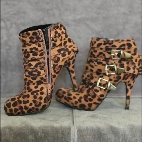 Boots - Picture 2 of 5